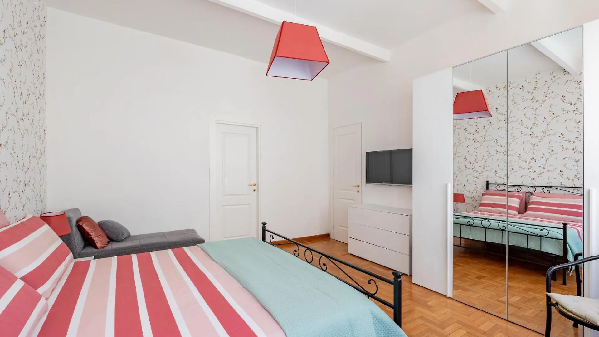 Apartment Homedesirome - La Casa A Colori