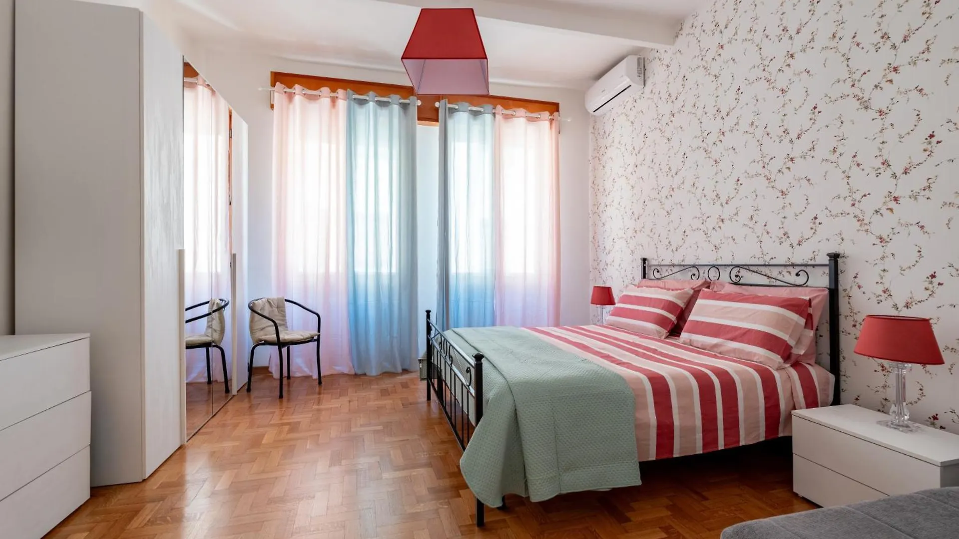 Homedesirome - La Casa A Colori 0*, Rome Italy